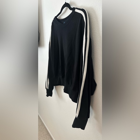 Old Navy Cropped Sweatshirt With Athletic Stripe - Picture 2 of 4
